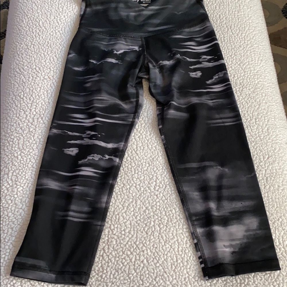 Old navy workout capris size small